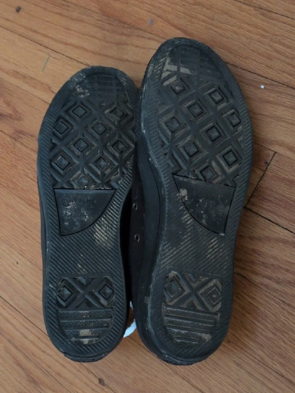 Converse men's Black Low-Top Sneakers with White Laces size 11 - Picture 5 of 7